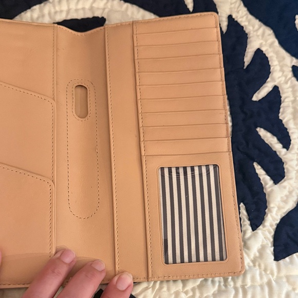 Kate Spade Black leather travel wallet. - Picture 5 of 6